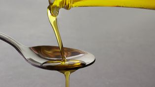 Łyżka na czczo. Obniża cholesterol, wspiera serce, a brzuch staje się płaski