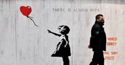 Przez lata UKRYWAŁ swoją tożsamość. Odkryto, kto kryje się pod pseudonimem Banksy? Reuters przedstawia dowody