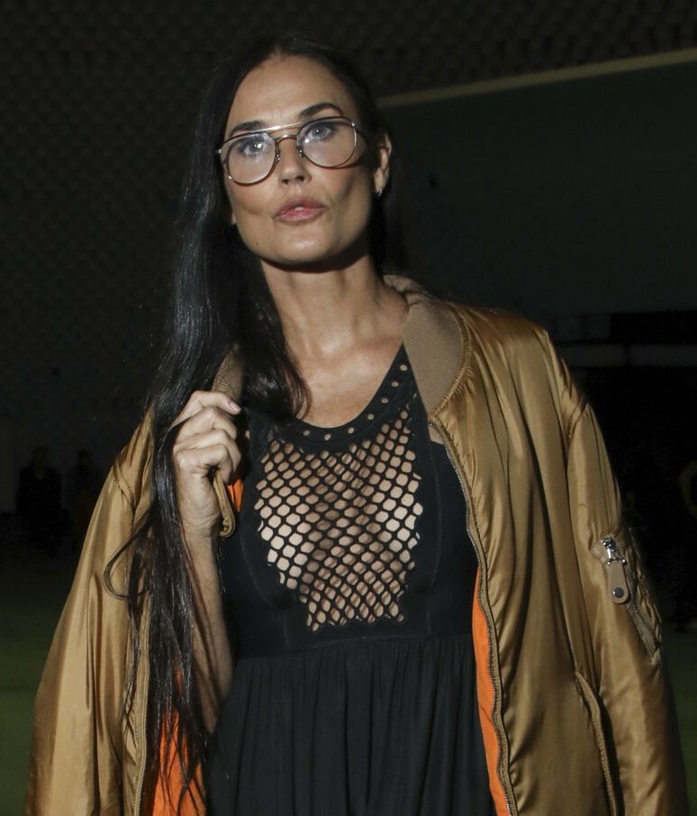 Demi Moore eksponuje zgrabne ciało