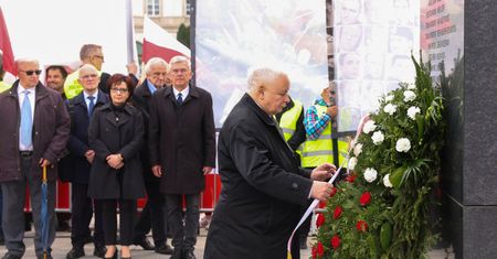 "Parasol ochronny" nad Kaczyńskim? Prokurator Krajowy o incydencie