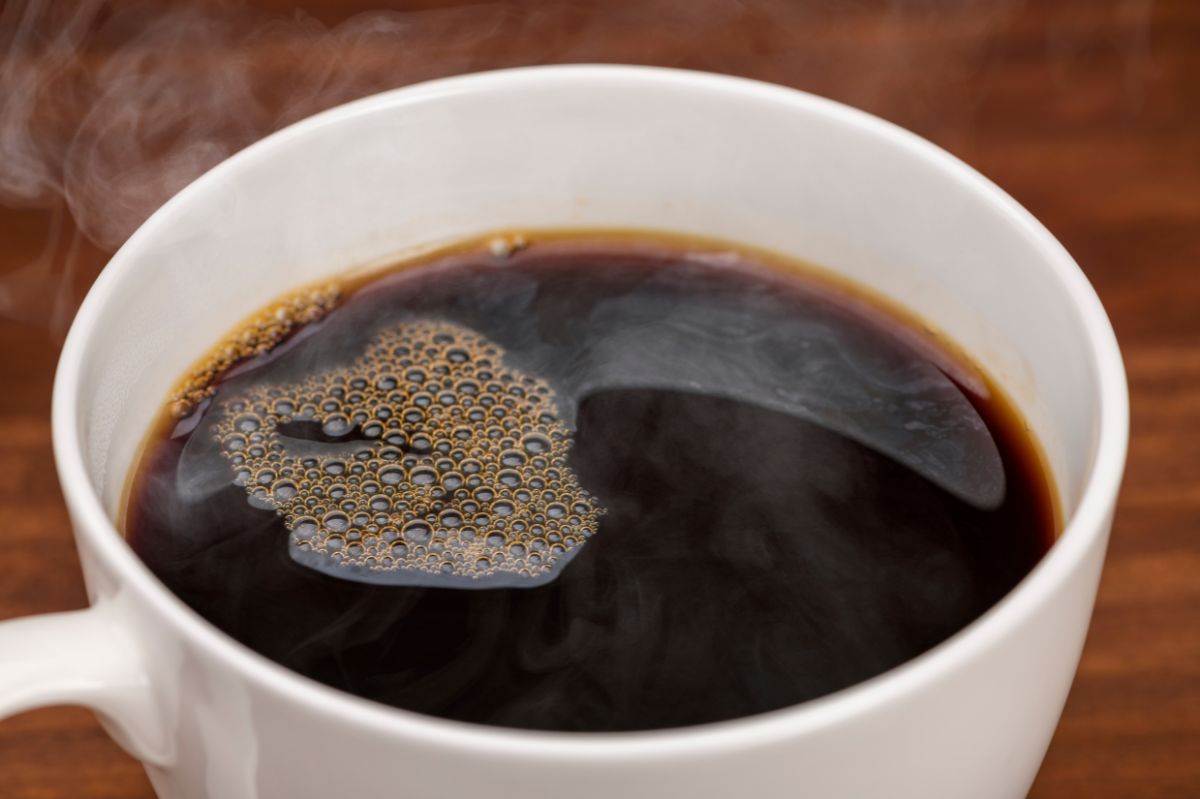 Ten dodatek do kawy powinien być zakazany. Polacy używają na potęgę, a to sama chemia