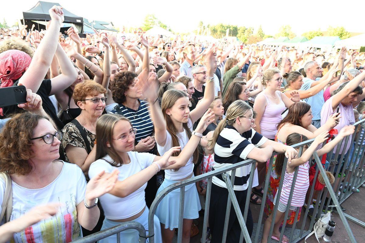 XVI Królewski Jarmark w Pysznicy. Golec uOrkiestra rozgrzał tłumy