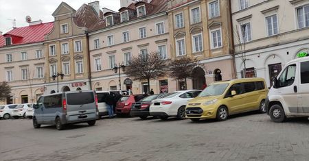 Akcja policyjnych wywiadowców w centrum Lublina. Przeszukali samochód na Placu Zamkowym, ujawnili narkotyki