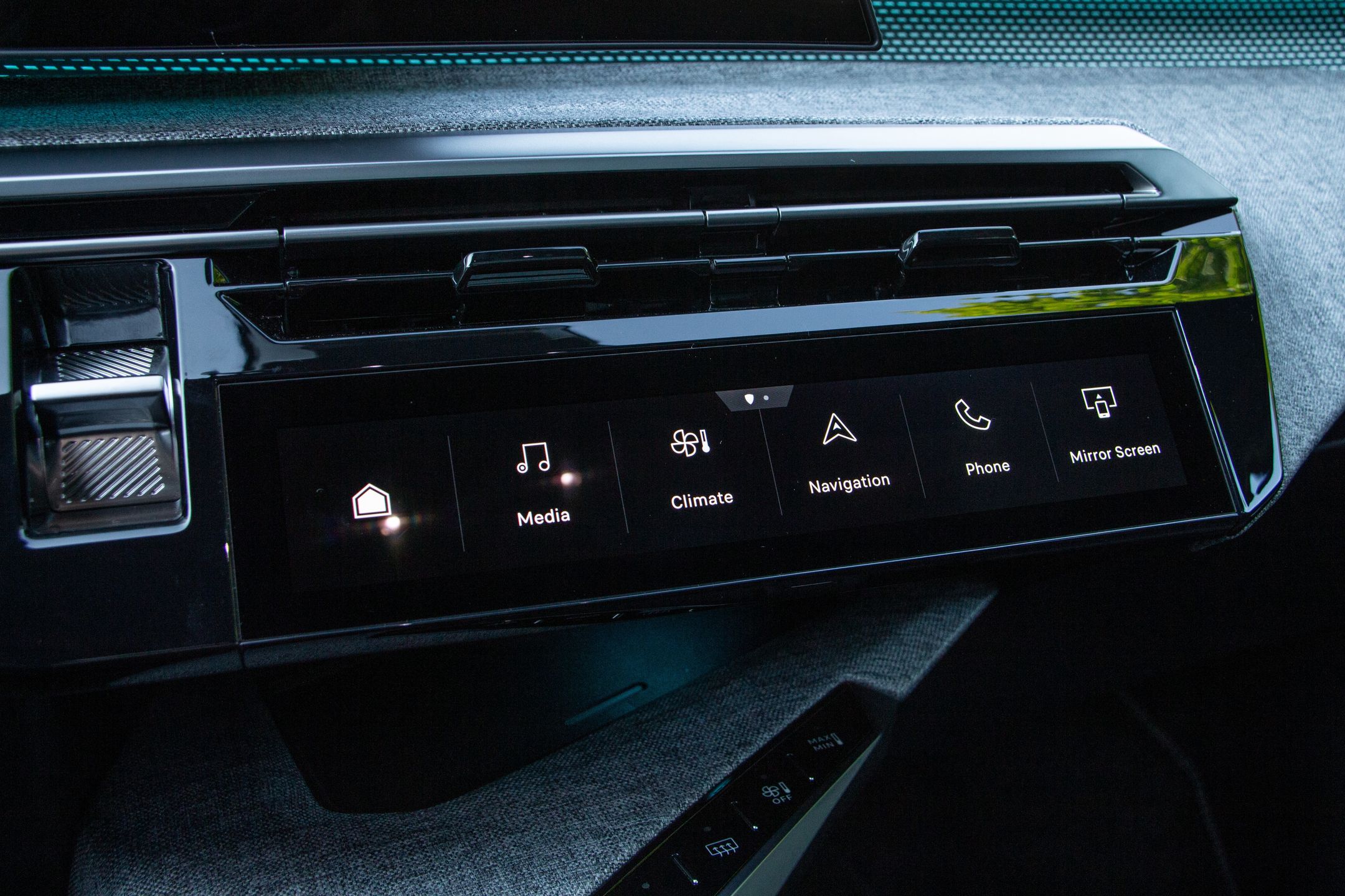 Peugeot e-5008