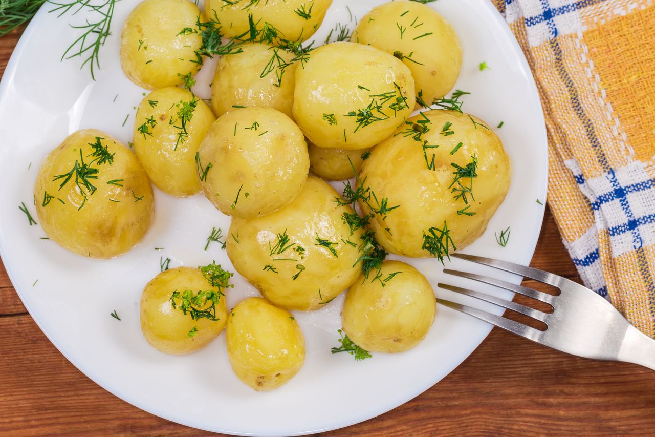 Młode ziemniaki często mają ten posmak. Zdziwisz się, co naprawdę oznacza.