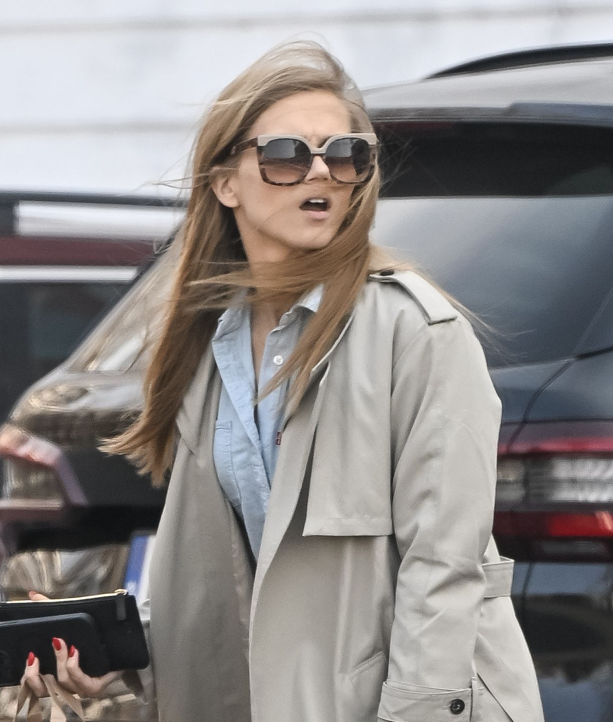 Agnieszka Kaczorowska pędzi z mopem na trening do "TzG"