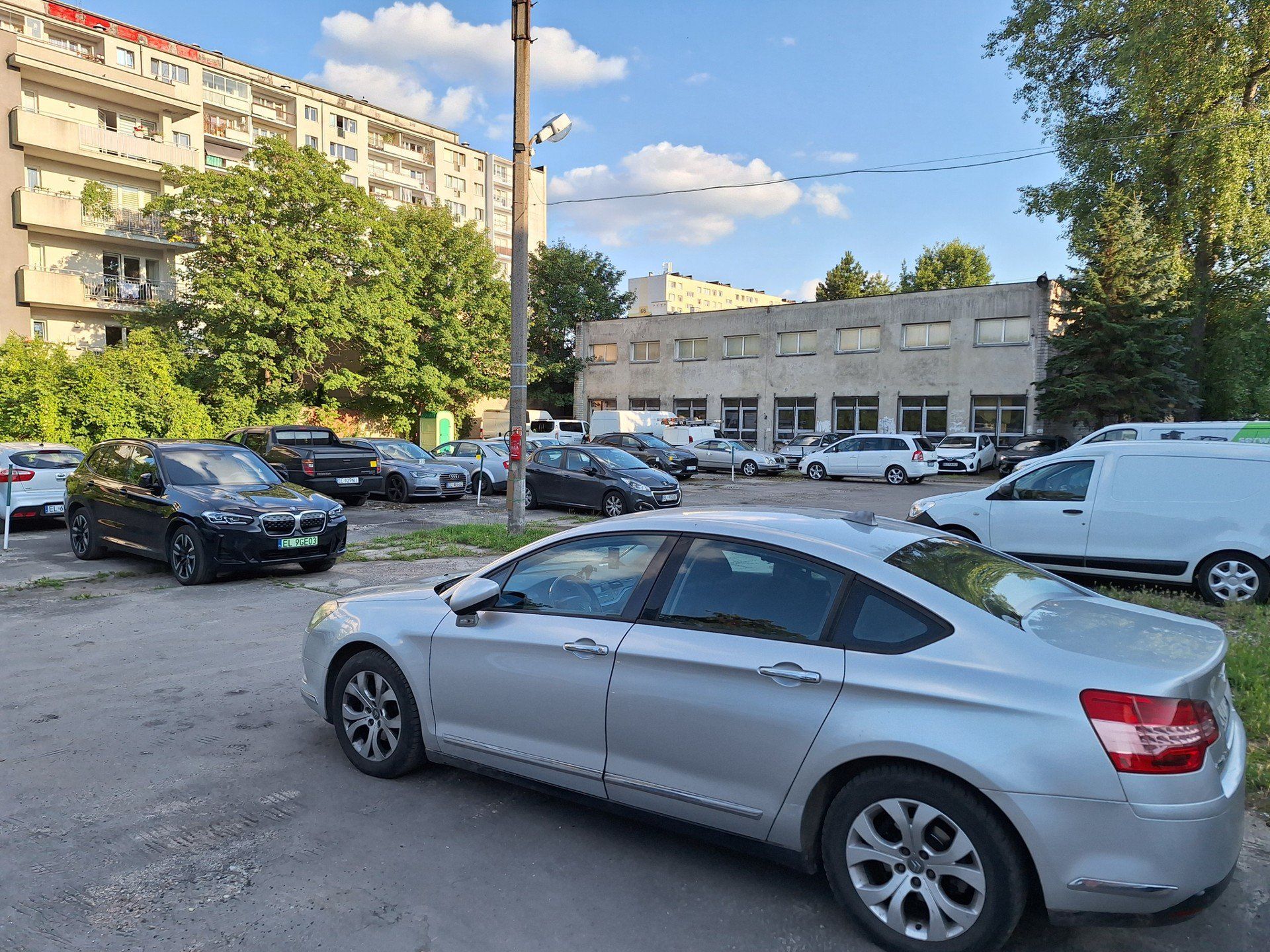 Spotkaniu mieszkańców w sprawie likwidacji parkingu towarzyszyło zbieranie podpisów pod petycją do prezydent Hanny Zdanowskiej