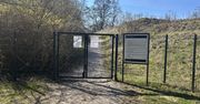 Ogrodzony i zamknięty park w Warszawie. Żeby wejść, trzeba zapłacić