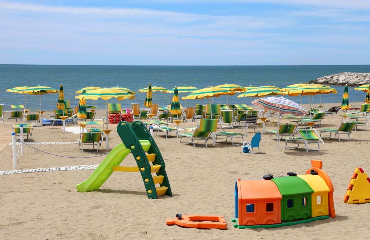 Cervia kusi szeroką plażą