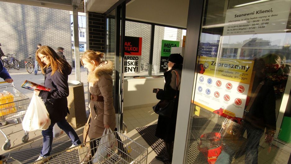 Polska wykazuje stabilny wzrost dzięki rozwijającemu się sektora usług, inwestycjom oraz rosnącemu popytowi konsumenckiemu.