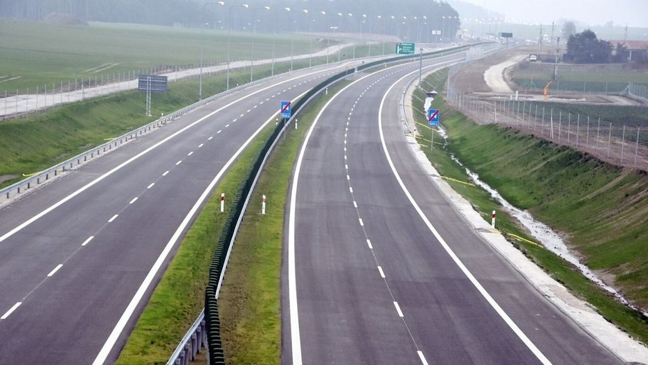 W województwie zachodniopomorskim trwa realizacja siedmiu odcinków drogi ekspresowej S10 o łącznej długości 100 kilometrów.