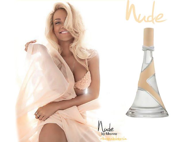 Rihanna w staniku promuje perfumy! (FOTO)