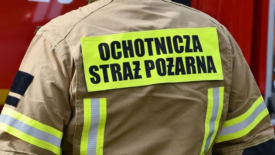 Trwa akcja straży w Zamartem. Na drodze krajowej nr 25 doszło do groźnego wypadku