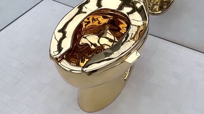 Kupili złoty sedes za 12 mln dol. Mają zaskakujące plany