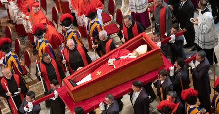 Pogrzeb papieża Franciszka. Co warto wiedzieć o uroczystościach pogrzebowych głowy Kościoła katolickiego?
