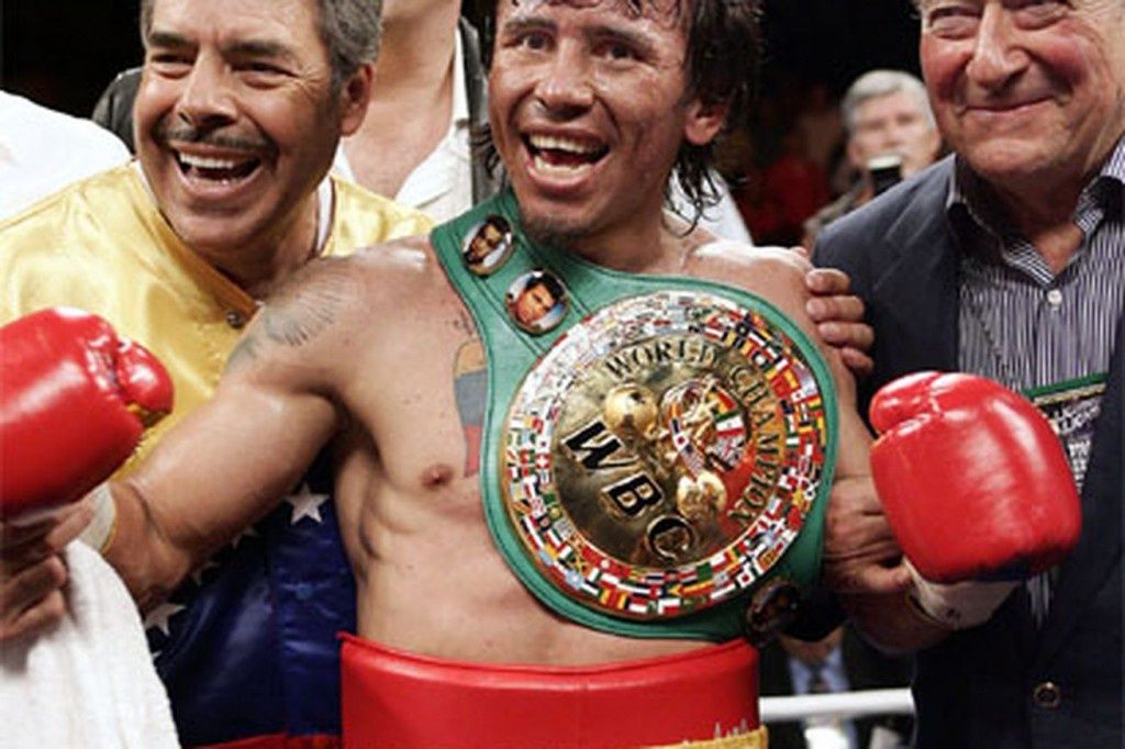 Edwin Valero z pasem mistrzowskim