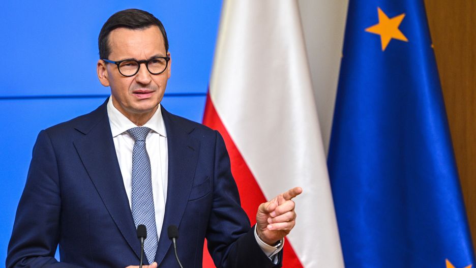 Bruksela, Belgia, 18.07.2023. Premier Mateusz Morawiecki podczas konferencji w Brukseli, 18 bm. Premier Morawiecki wziął udział w ostatnim dniu szczytu Unii Europejskiej i Wspólnoty Państw Ameryki Łacińskiej i Karaibów (Celac). (ad) PAP/Radek Pietruszka