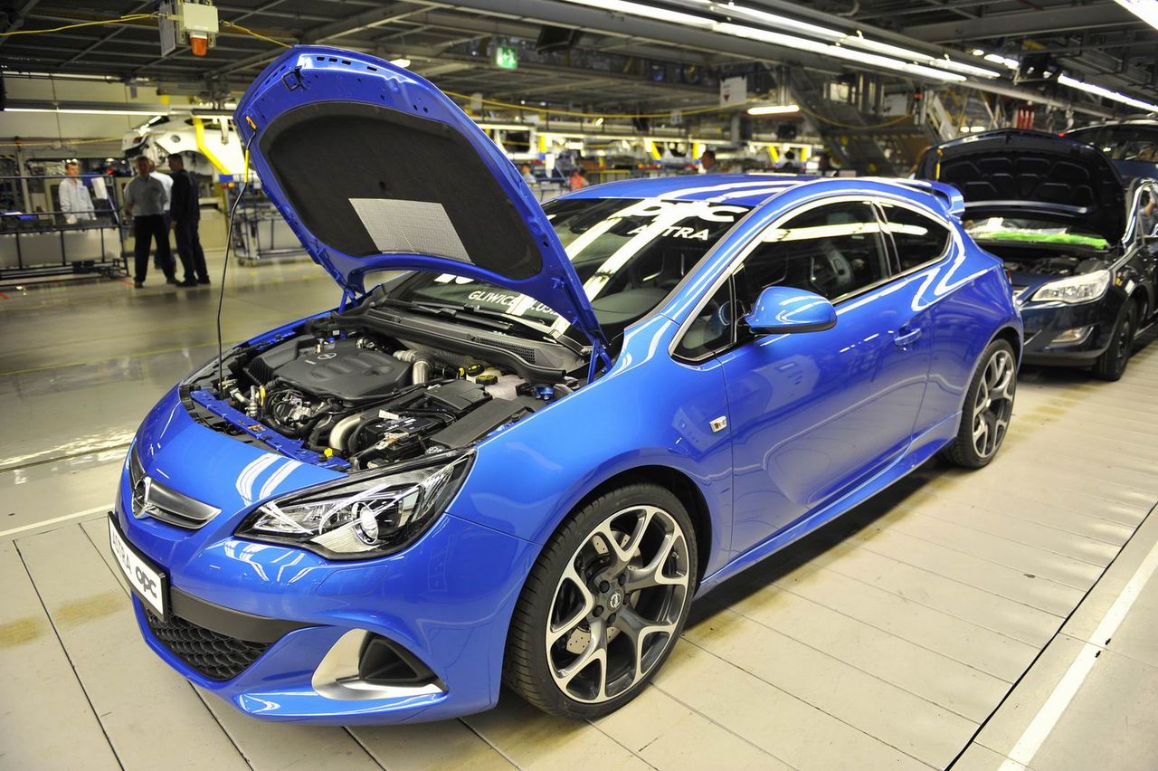 Opel Astra OPC numer 1 zjechał z taśmy produkcyjnej