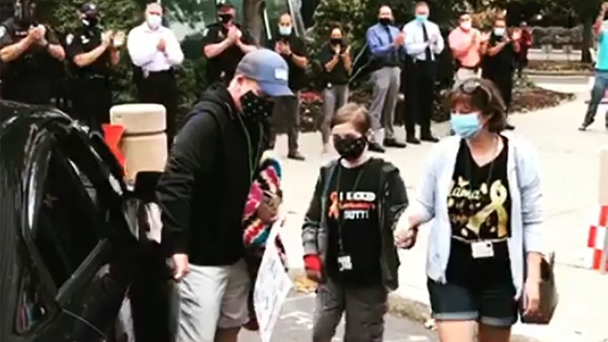 Chłopiec był oklaskiwany przez policjantów z trzech jednostek