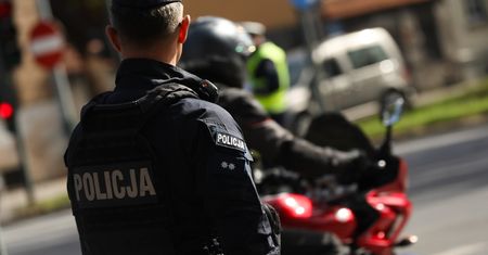 Wypadek pod Poznaniem. Kierowca Opla potrącił grupę mężczyzn. Zmarł jego brat
