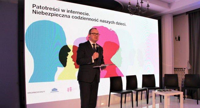 Większość młodzieży ogląda patostreamy z ciekawości i nudy. "Po pierwsze edukować, po drugie okazać dzieciom atencję"