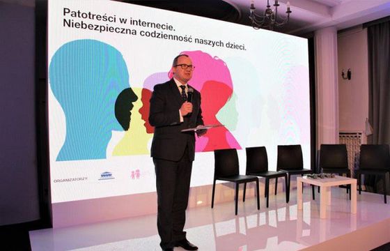 Większość młodzieży ogląda patostreamy z ciekawości i nudy. "Po pierwsze edukować, po drugie okazać dzieciom atencję"