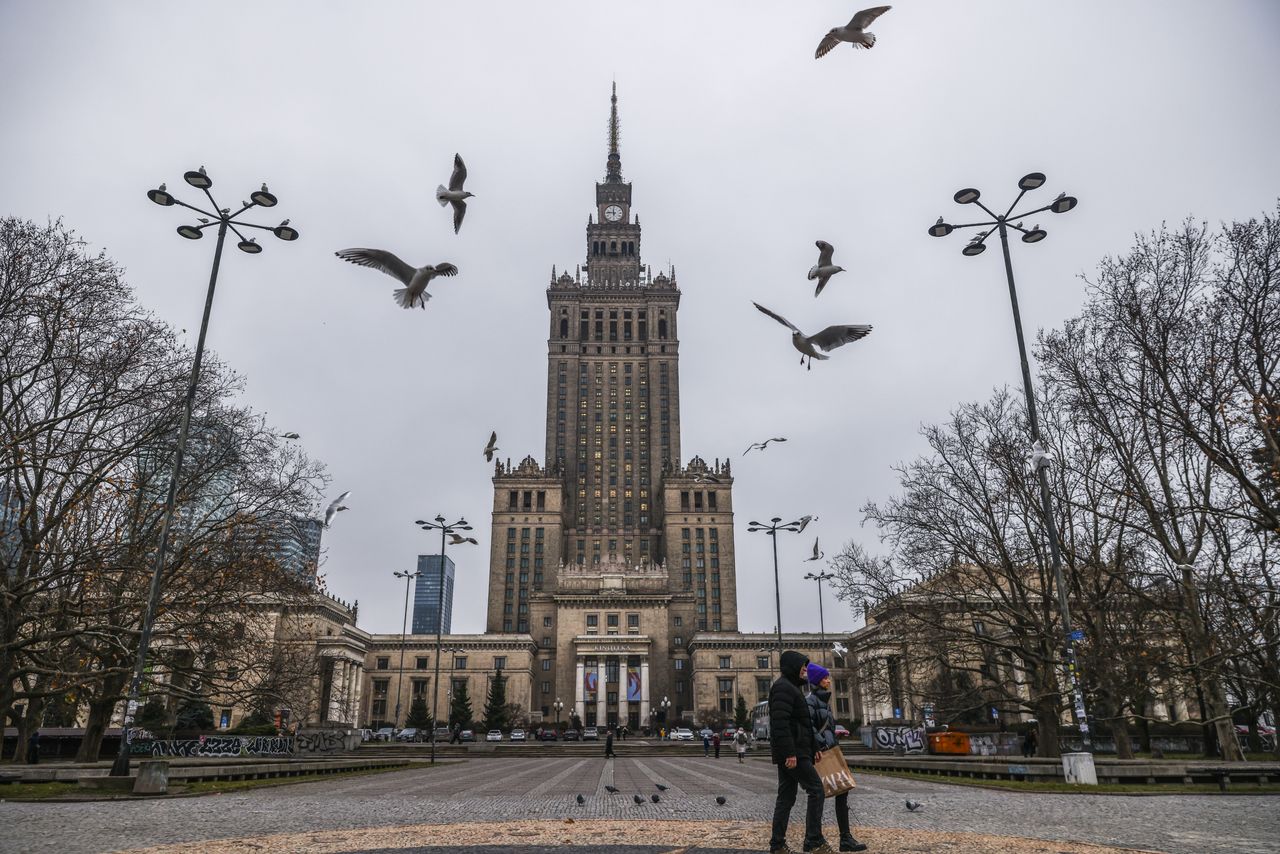 Jedna z najszybciej rozwijających się gospodarek regionu. Nowy raport o Polsce