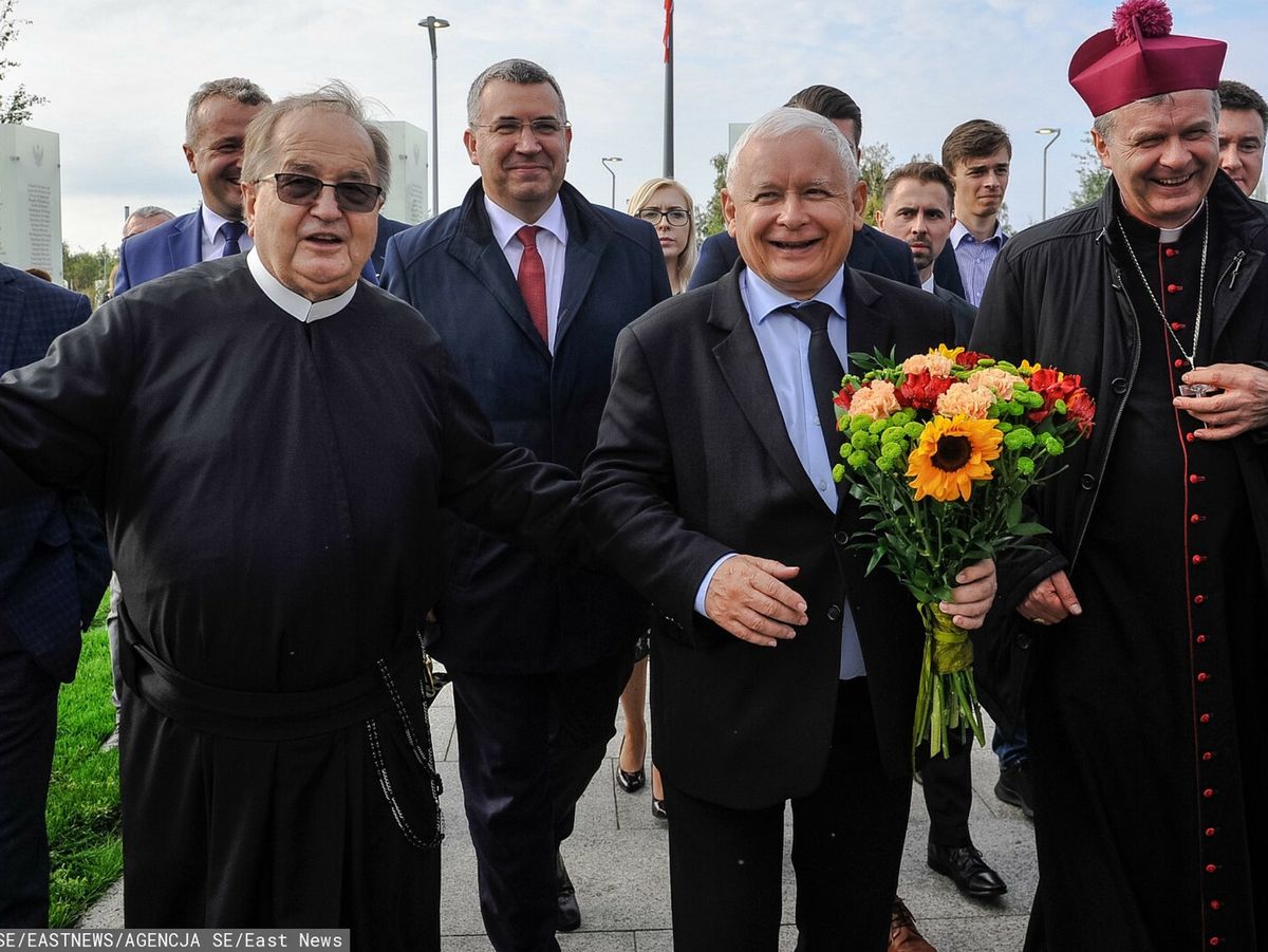 Ojciec Tadeusz Rydzyk wita Jarosława Kaczyńskiego w Toruniu 