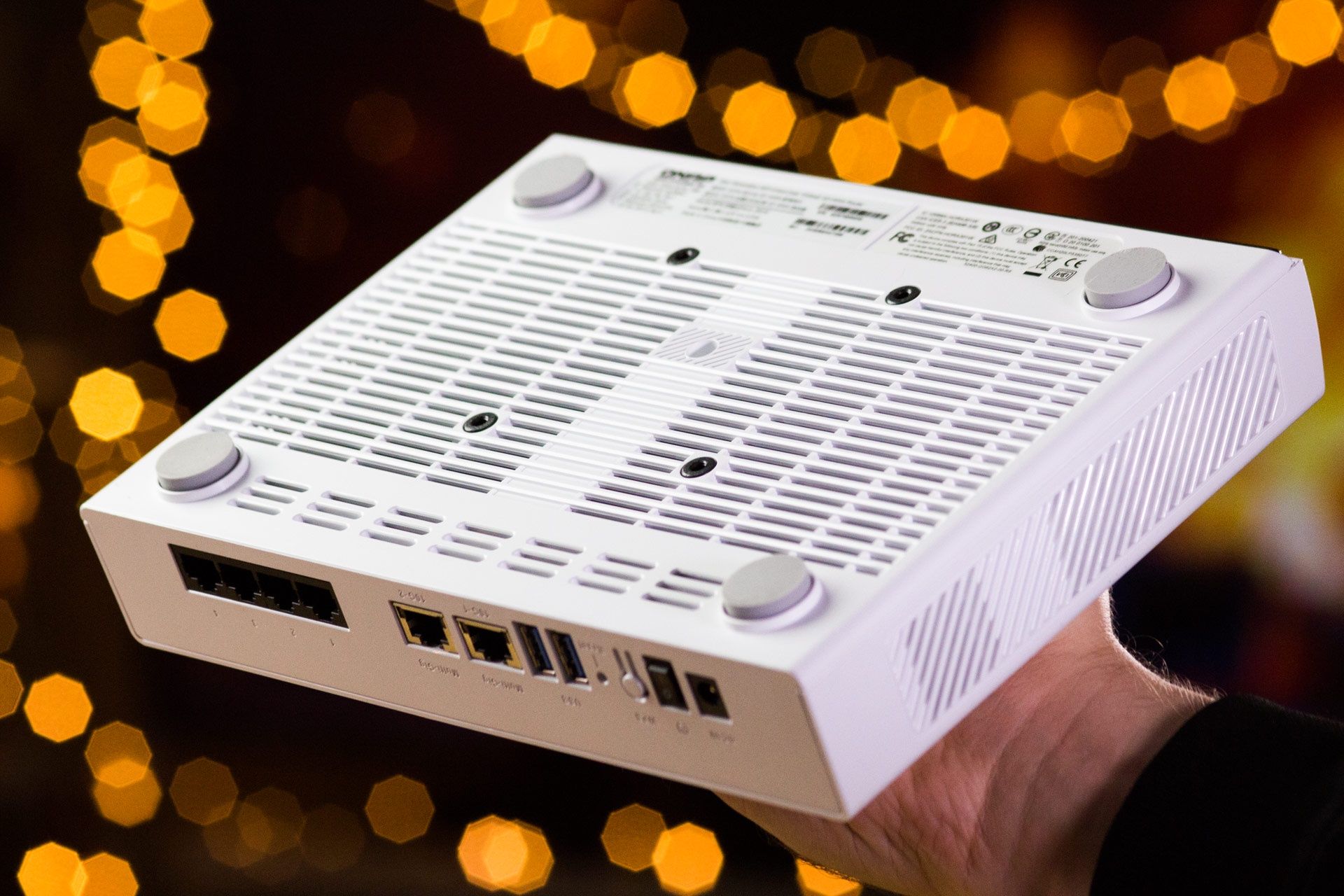 QNAP QHora-301W -  od spodu