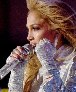 Jennifer Lopez z ukochanym na Super Bowl 2021. Spektakularna stylizacja