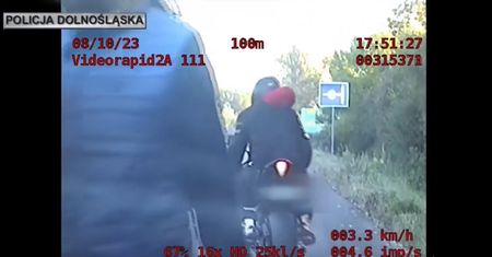 Nagranie policji. Zatrzymał się tylko po to, by wysadzić pasażerkę