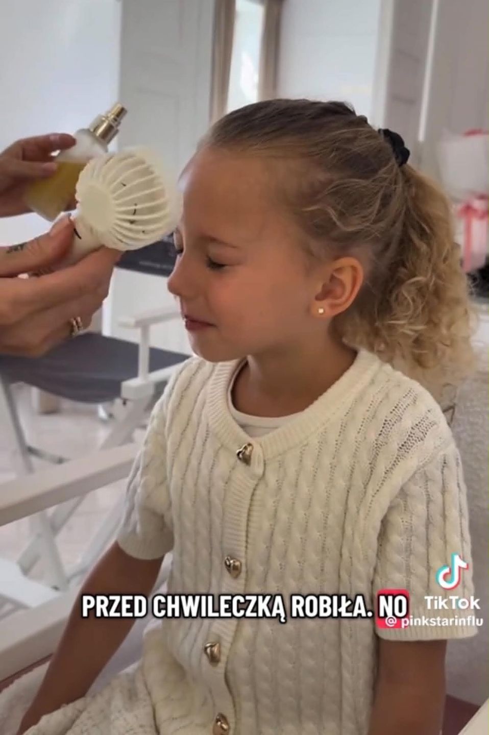 Andziaks zafundowała 5-letniej córce profesjonalny makijaż 