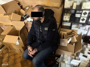 Warszawa: Podrabiane kosmetyki warte 25 mln złotych. Zatrzymano trzech obywateli Turcji