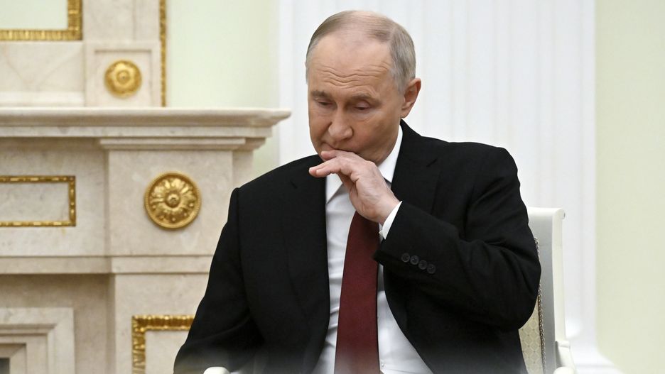 Russian President Vladimir Putin meets with Hungarian Prime Minister Viktor Orban (not pictured) at the Kremlin in Moscow, Russia, 28 November 2025. EPA/ALEXANDER NEMENOV / POOL Dostawca: PAP/EPA.