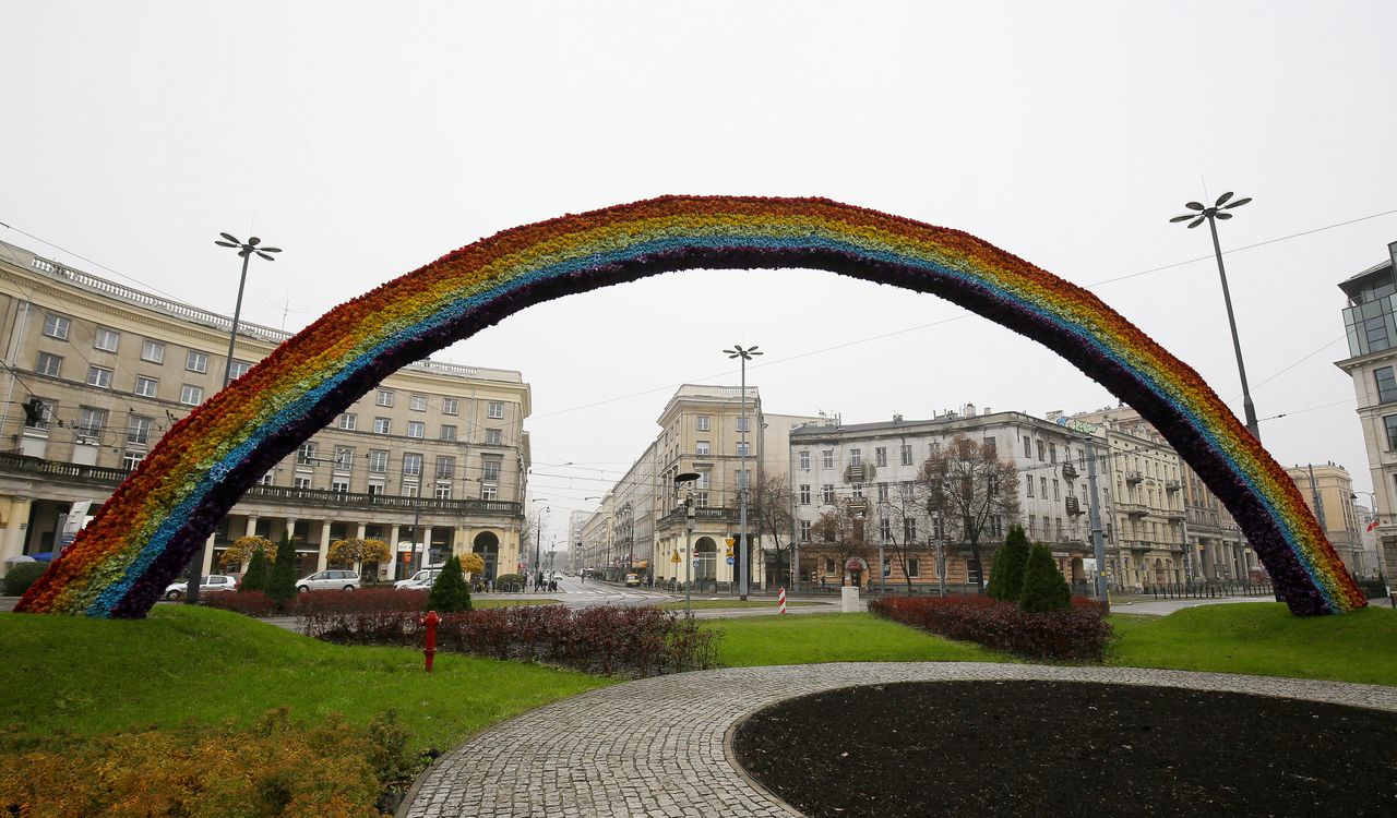 Warszawa. Tęcza na pl. Zbawiciela 10.11.2014 r. 