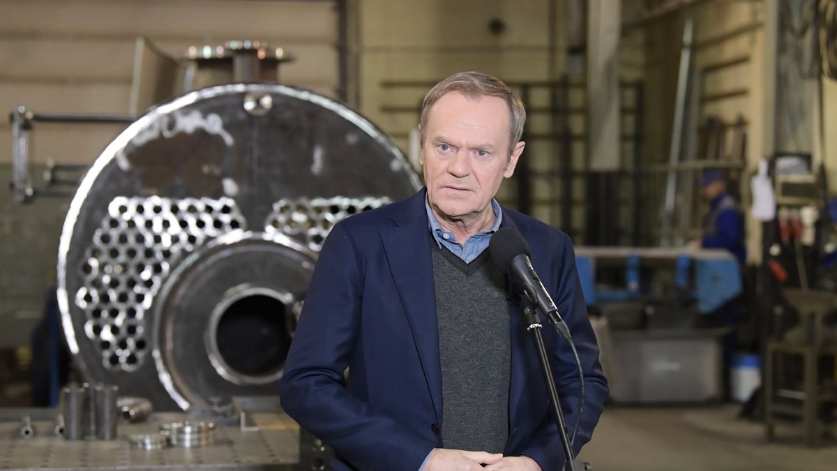 Donald Tusk w trakcie wizyty w Ksawerowie 20.01.22