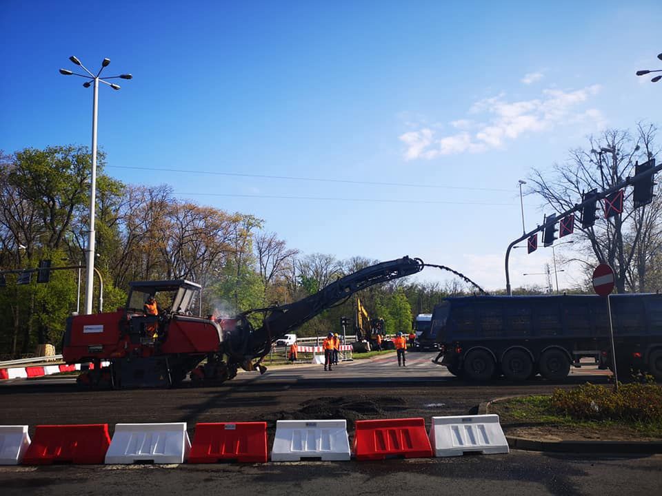 Wrocław. Pierwszy dzień zmian na skrzyżowaniu ul. Milenijnej i Popowickiej. Chaos wśród kierowców