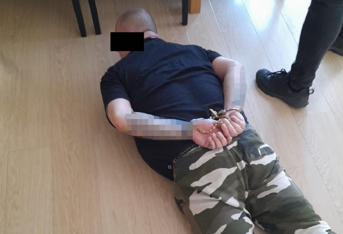 Udawał bogacza, oszukiwał ludzi. Wpadł w ręce policji. 