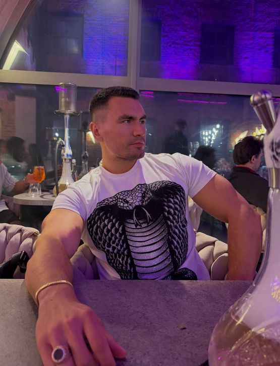 Jak brzmi drugie imię Conana Kaźmierskiego?