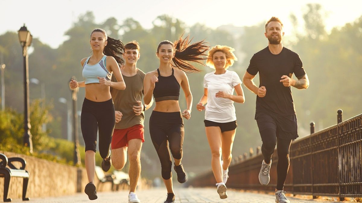 Wakacyjne-aktywności-trening-siłowy-jakie-buty-sportowe-wybrać-1