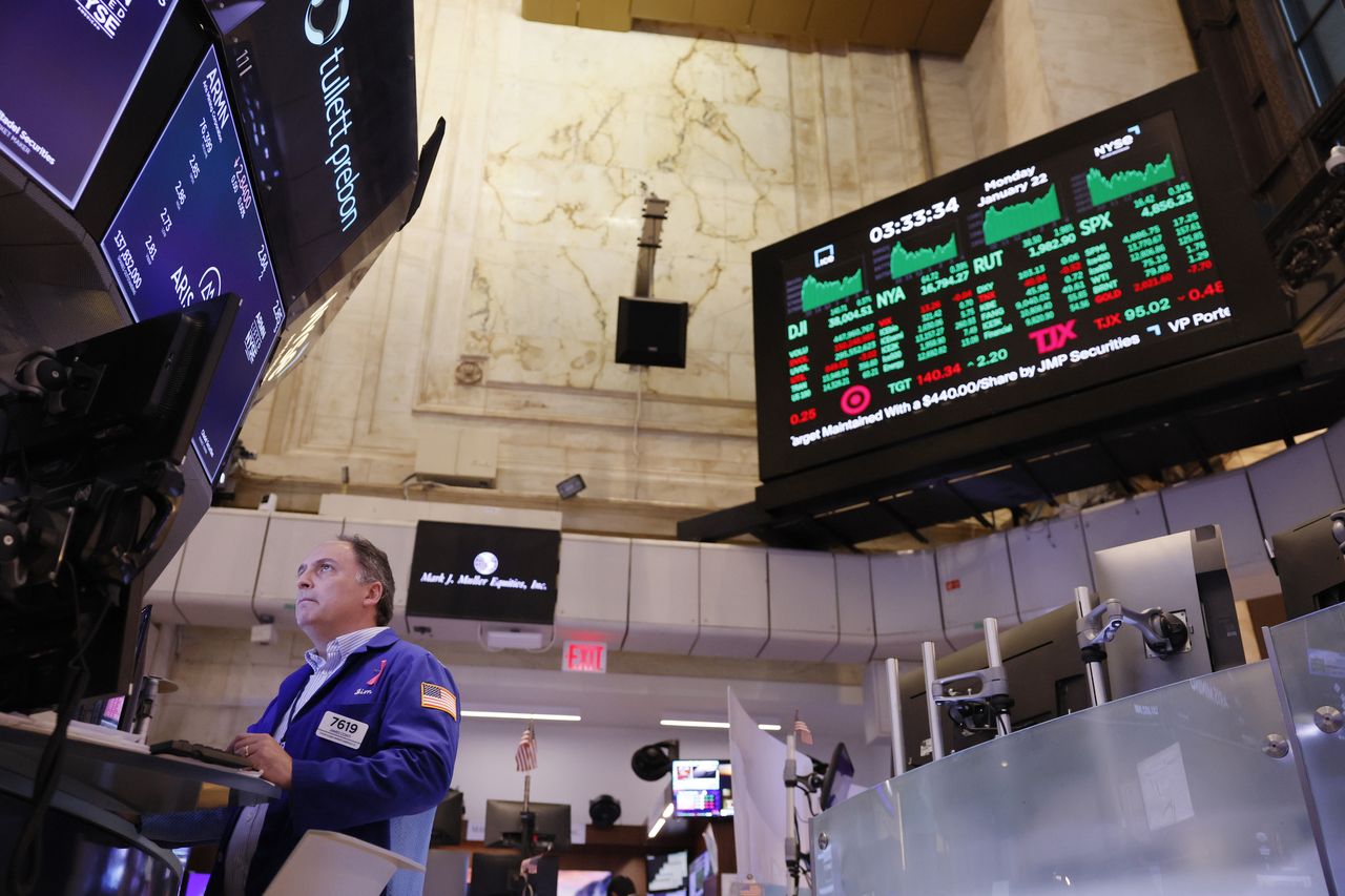 NEW YORK, NEW YORK - JANUARY 22: Traders work on the floor of the New York Stock Exchange during afternoon trading on January 22, 2024 in New York City. The Dow Jones and S&P both hit all time highs with the Dow Jones closing over 38,000 points for the first time ever as stocks continue to rise. 
 (Photo by Michael M. Santiago/Getty Images)