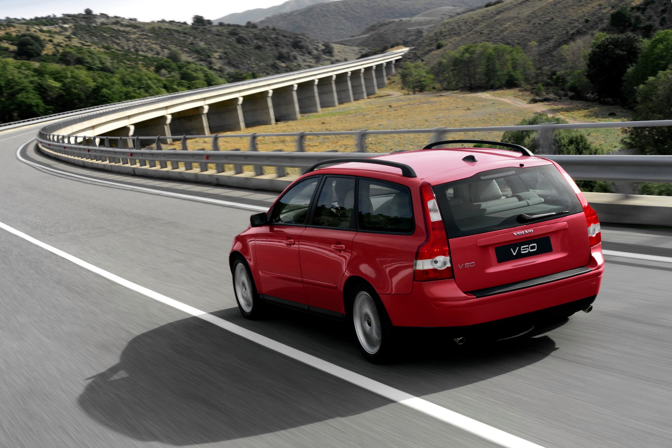 Volvo V50 to odmiana kombi - równie ładna jak sedan.