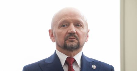 Senator podjął decyzję. Rezygnuje przez żonę