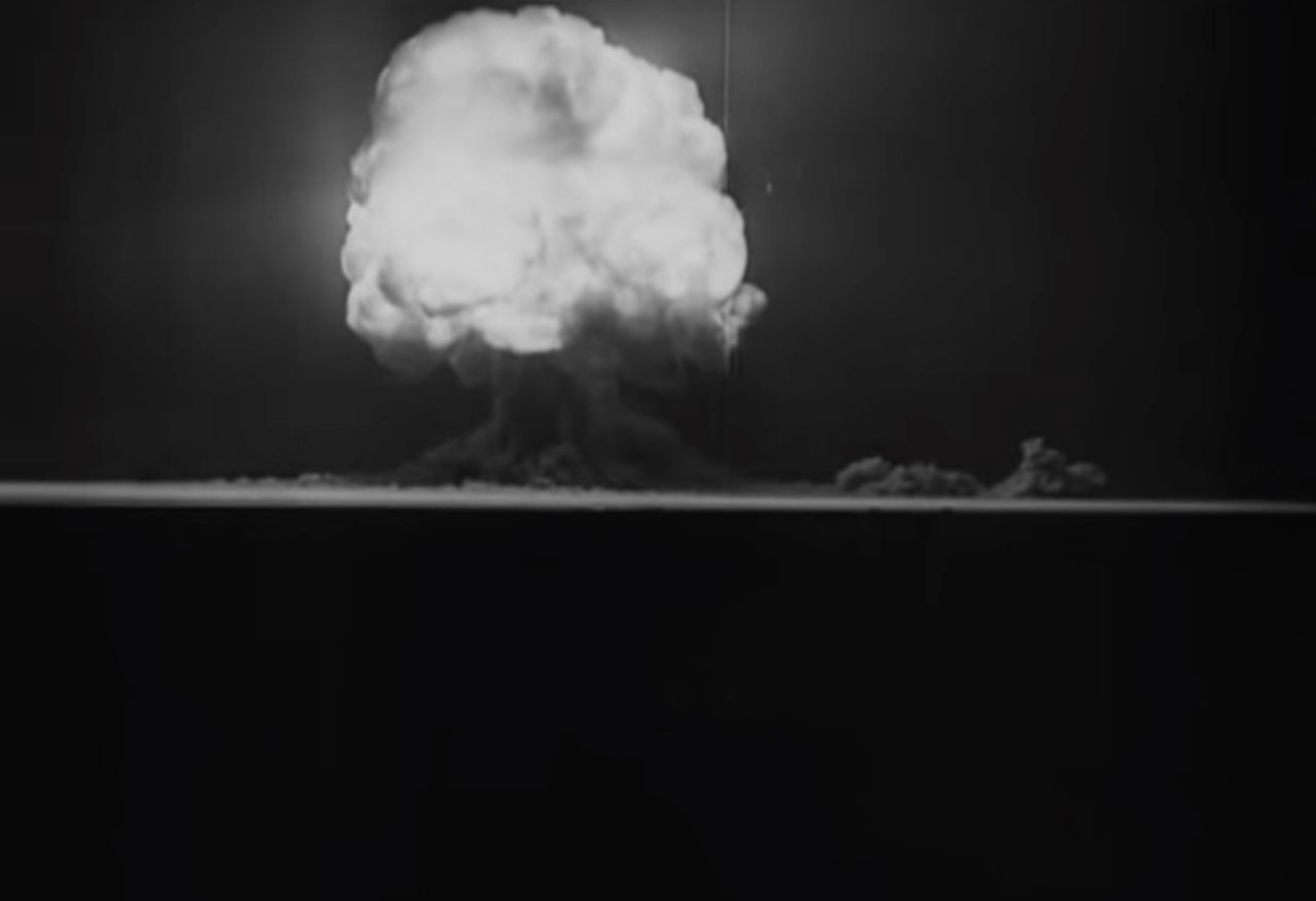 Aparaty mogą przetrwać wybuch atomowy. Obalamy teorię spiskową