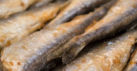 Produkt, który najdłużej zalega w jelitach. Dietetyk: to tak, jakbyśmy połknęli plastik