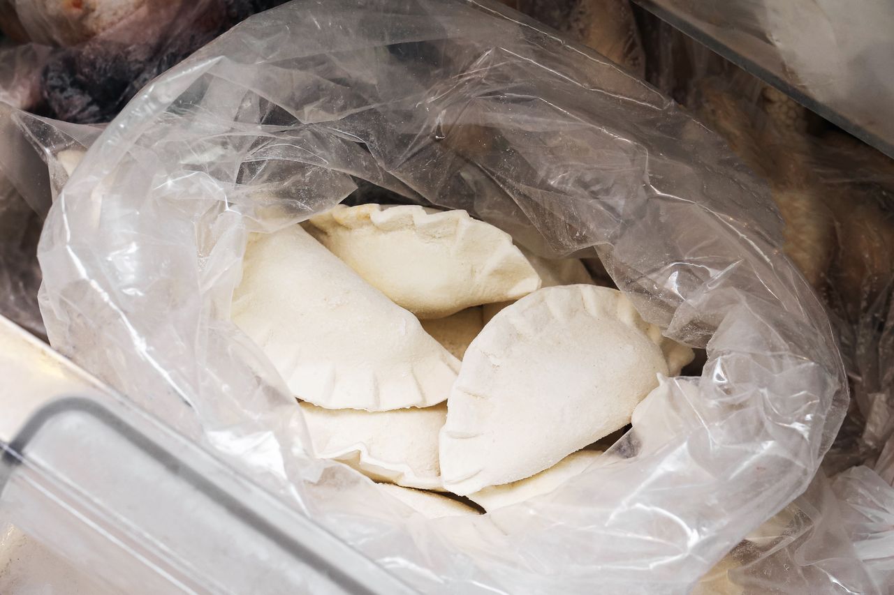 Ile trzymać mrożone pierogi w zamrażarce? 