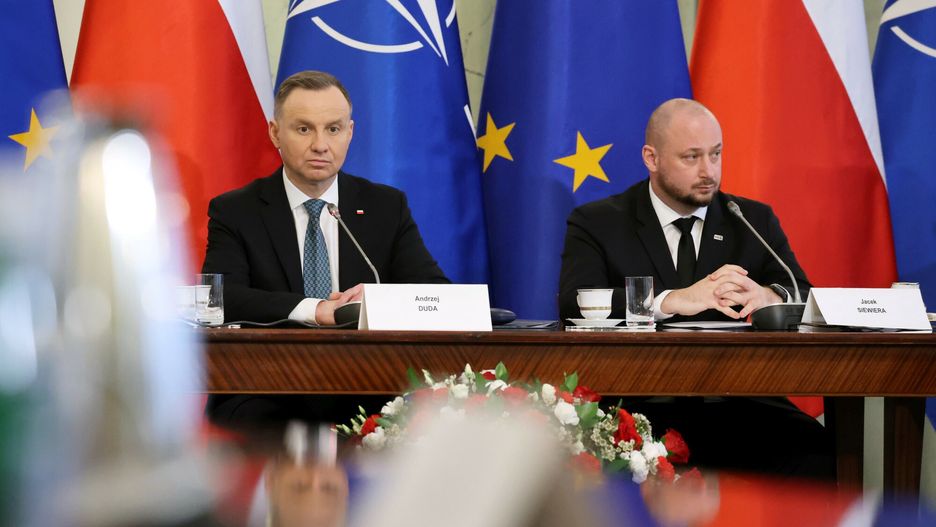 Posiedzenie Rady Bezpiecze?stwa Narodowego
Fot. Piotr Molecki/East News, Warszawa, 24.02.2023. Posiedzenie Rady Bezpieczenstwa Narodowego zwolane przez prezydenta Andrzeja Dude w pierwsza rocznice rosyjskiej inwazji na Ukraine.
N/z: Andrzej Duda, Jacek Siewiera
Piotr Molecki