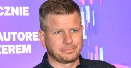 Internauta zaczepił Filipa Chajzera: "Znany tata pozwala sprzedawać w wysokiej cenie zwykłe jedzenie". Co na to prezenter?