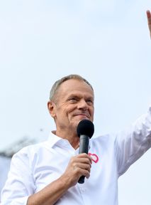 Prawicowe media grzmią. "Tusk proponuje zmianę płci dzieciom"