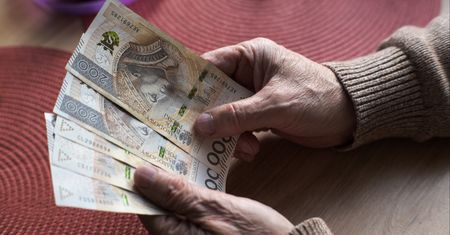 Emeryt wygrał w sądzie z ZUS. Ważny wyrok dla 200 tys. seniorów